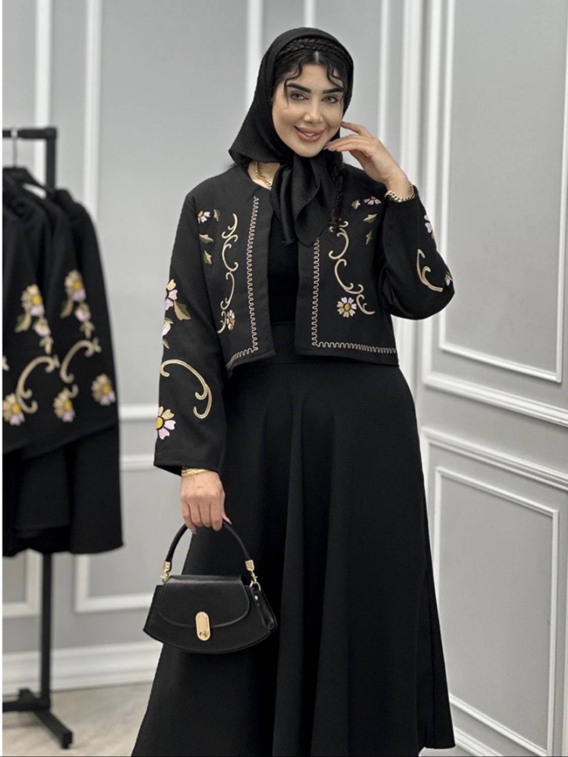 کت و دامن گلدوزی کرپ مازراتی اعلا تنخور عالی وشیک تکرنگ 🎀 🎀 کد ۱۳۶۵۷ راشین