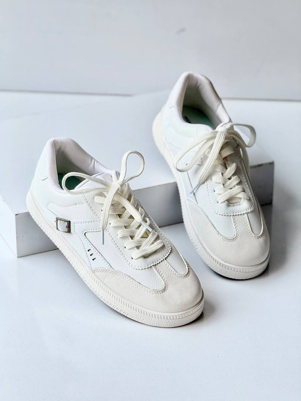 کتونی بغل سگگ کیفیت عالی با ضمانت قالب استاندارد و راحت 🌈💯🎀ویدا