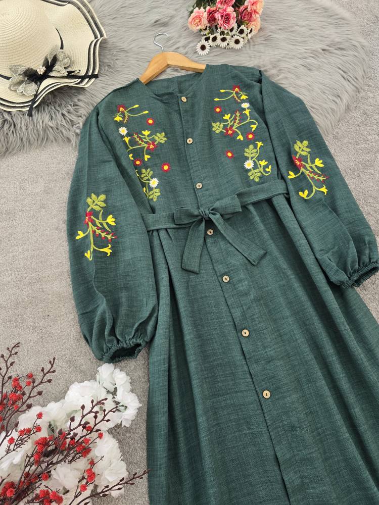 مانتو گلدوزی باران 🌿با پارچه شانتون درجه یک و رنگ بندی ✅والی7331