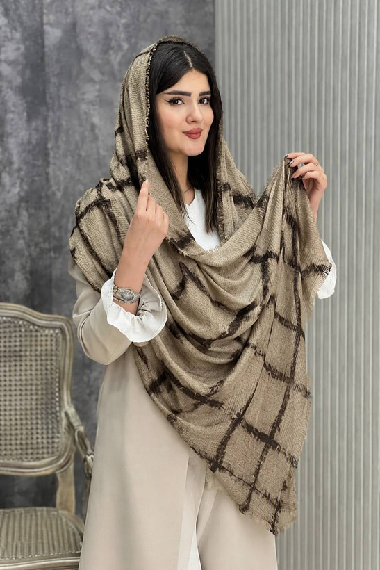 شال مربع جنس برشکا در رنگبندی 🥰🥰کد۲۱۹۸۲ ستشو