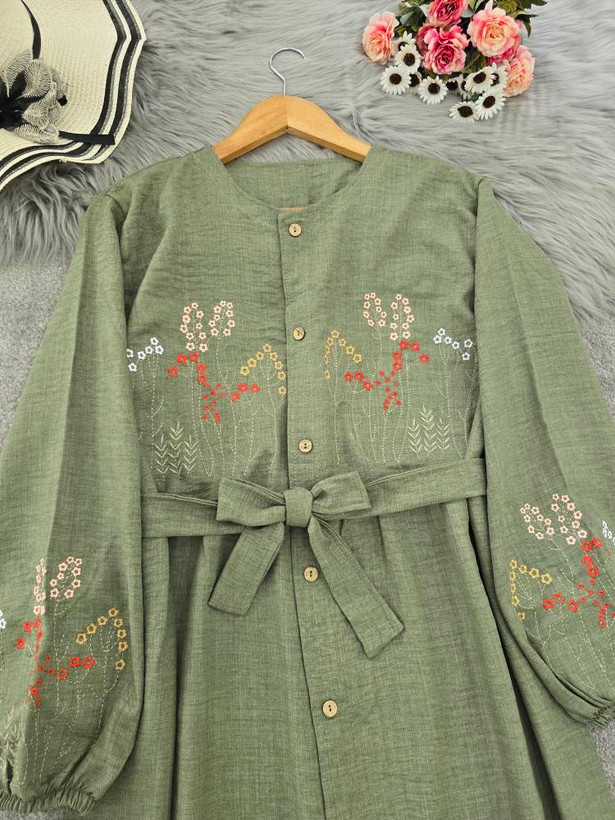 پیراهن گلدوزی نگار🌿 با رنگبندی و کیفیت عالی ✅والی19460