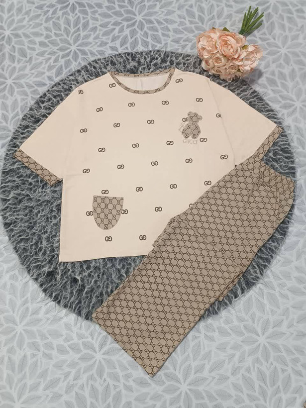 ست تیشرت شلوار گوچی تکرنگ 🎀🎀کد۱۶۹۲۹ دلتا