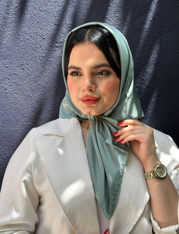 مینی اسکارف سلیک ساتن سیلک ایستایی خوب در دورنگ 🌈🌈🌈ساتن سیلک✅️✅️ستشو۶۸۹۱