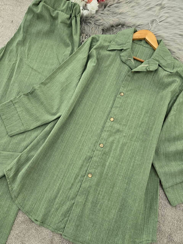 ست مانتو و شلوار کراش 🌿 با رنگ بندی و کیفیت عالی ✅والی18372