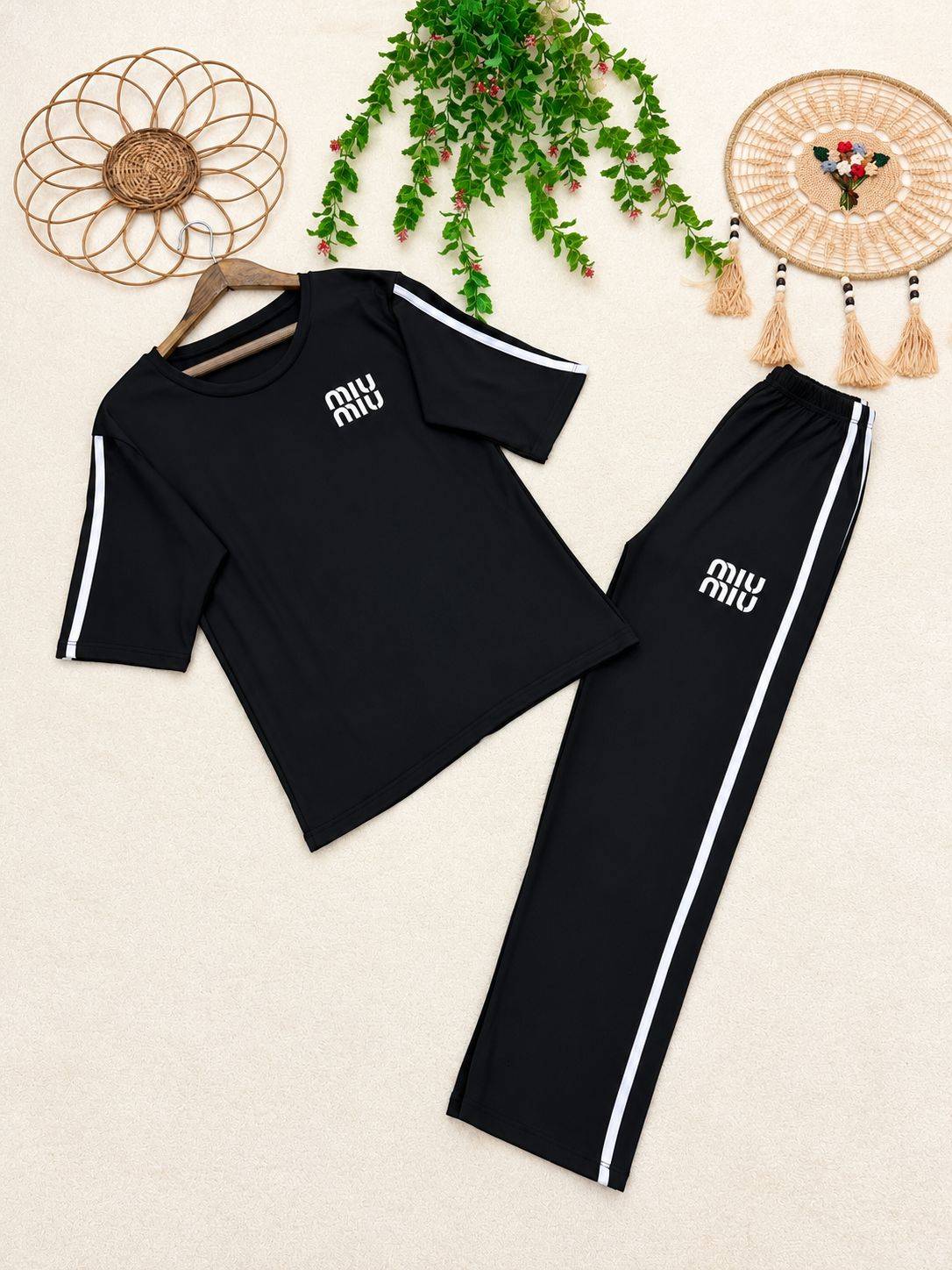 ست بلیز شلوار miu miبا پارچه ای عالی 😍🌺😍