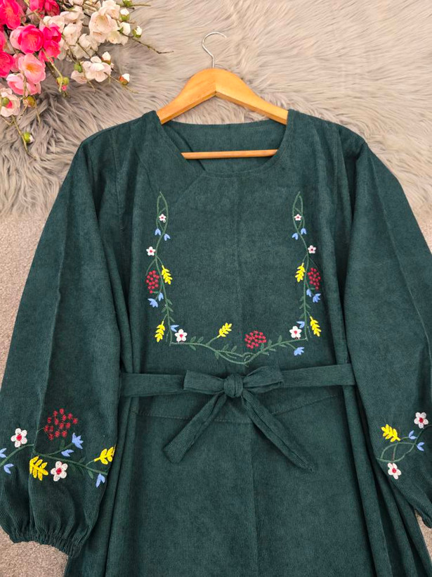کفتان گلدوزی گلبرگ پاییزه🌿 با کیفیت عالی ✅ والی26112
