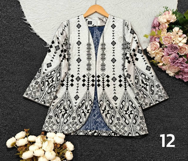 کت طرح دار باران ۳۶۴ در رنگبندی 🎀🎀کد۲۸۴۵۸ لی